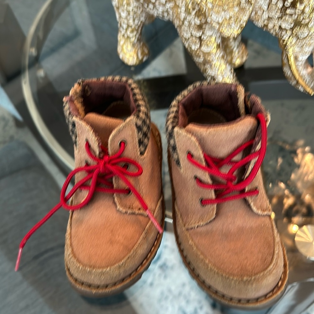 Girl Ugg boots size 7